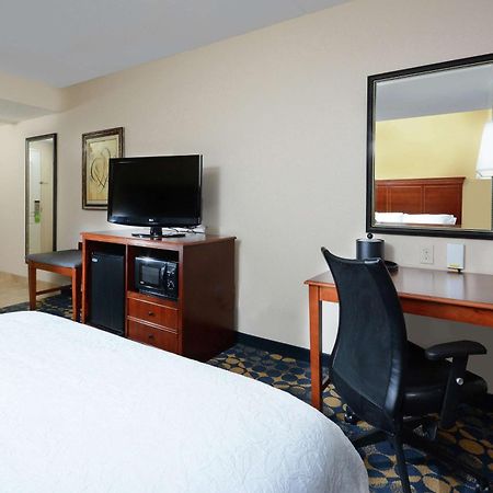 Hampton Inn & Suites Huntersville Bagian luar foto
