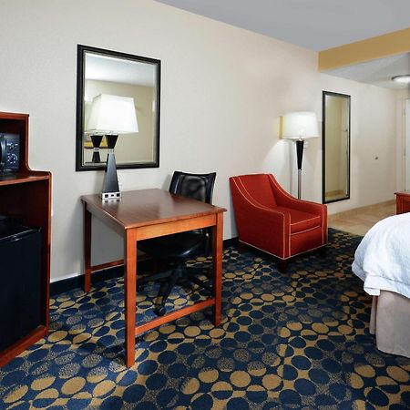 Hampton Inn & Suites Huntersville Bagian luar foto